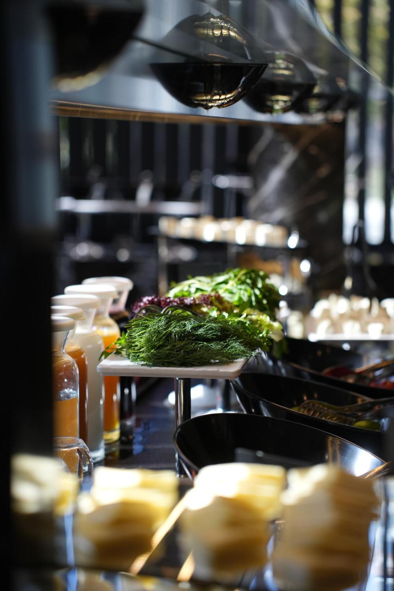 Marlen Bayrakli Hotel