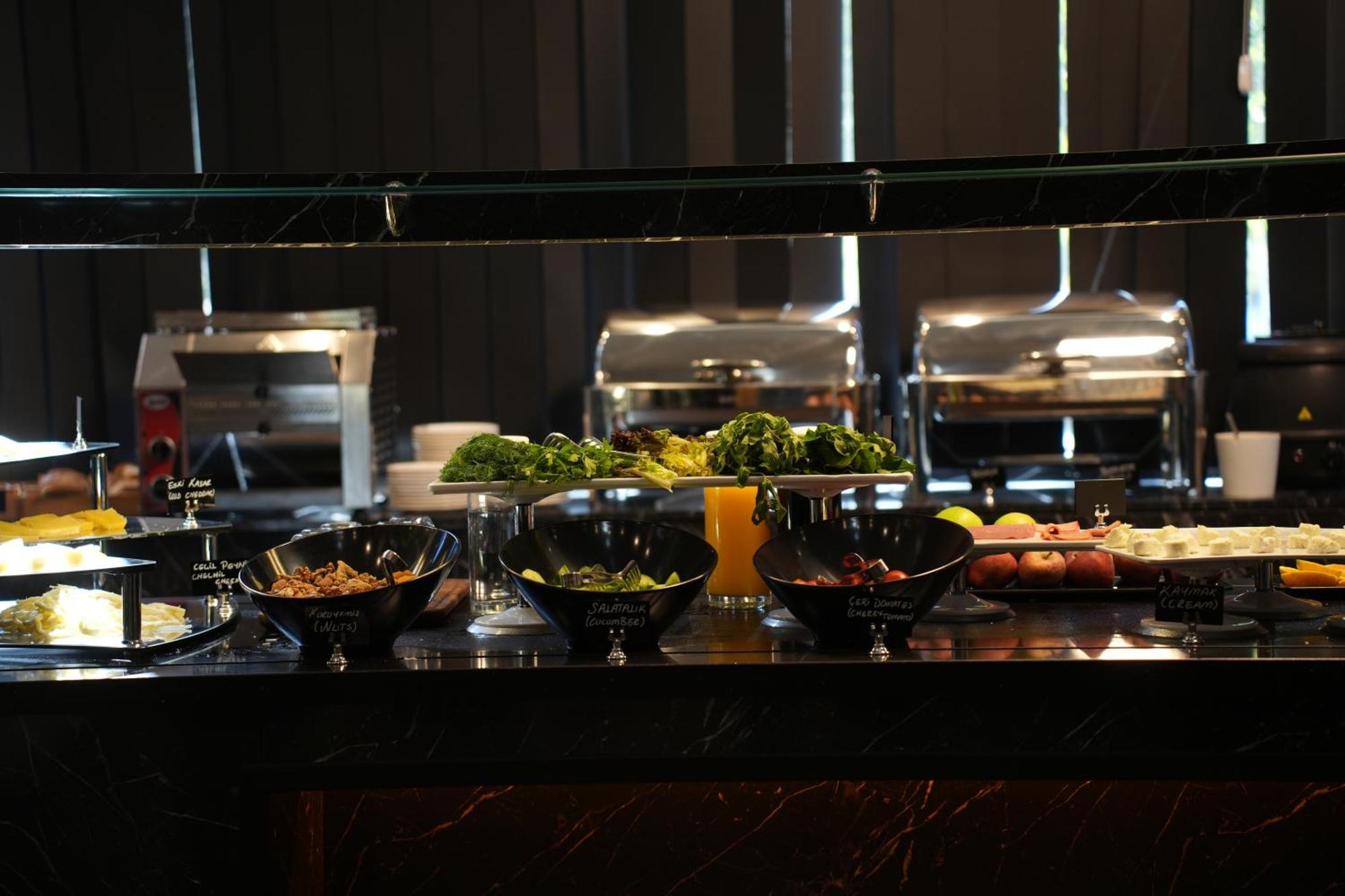 Marlen Bayrakli Hotel 4*