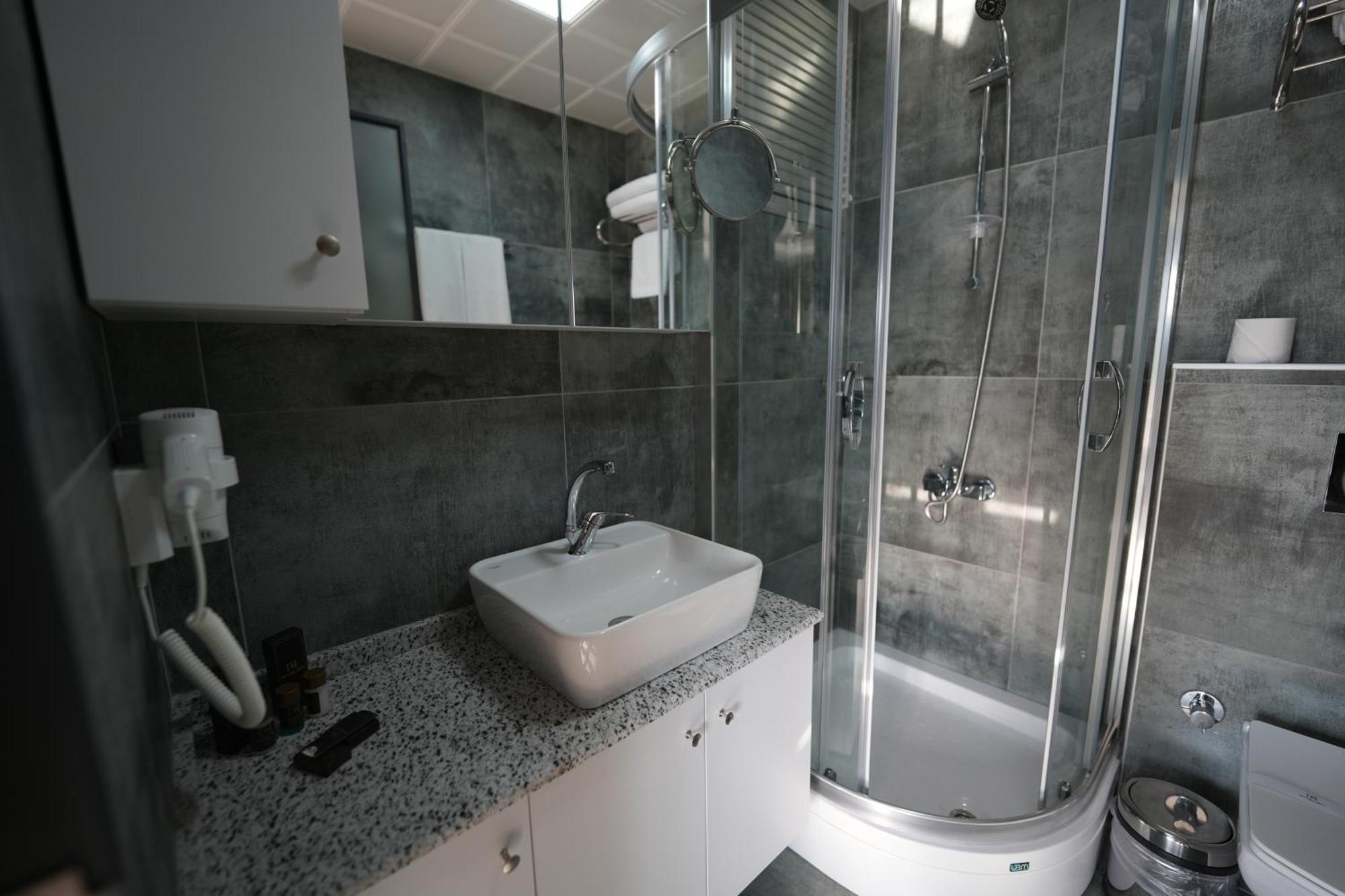 Hotel Marlen Bayrakli 4*